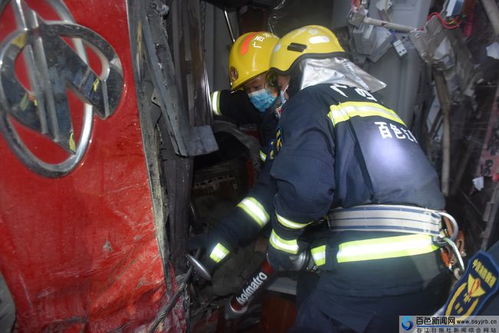 车辆侧翻一人被困 那坡消防紧急救援